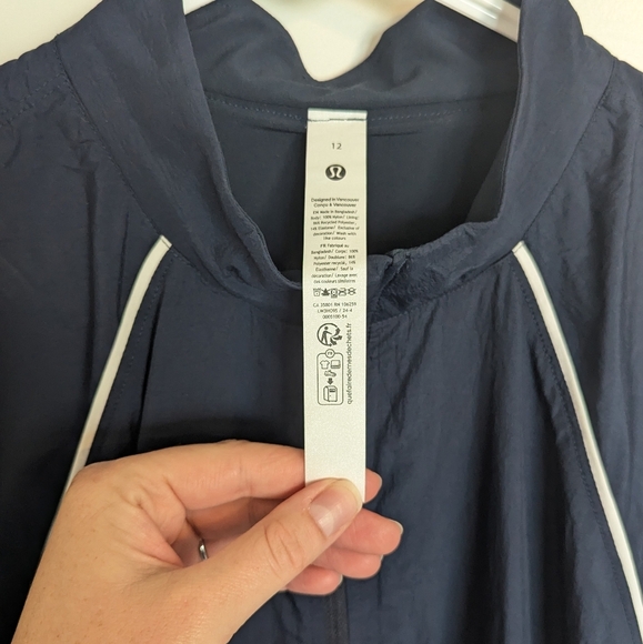 Lululemon License to Train Lightweight Jacket - True Navy sz 12 - Picture 4 of 6